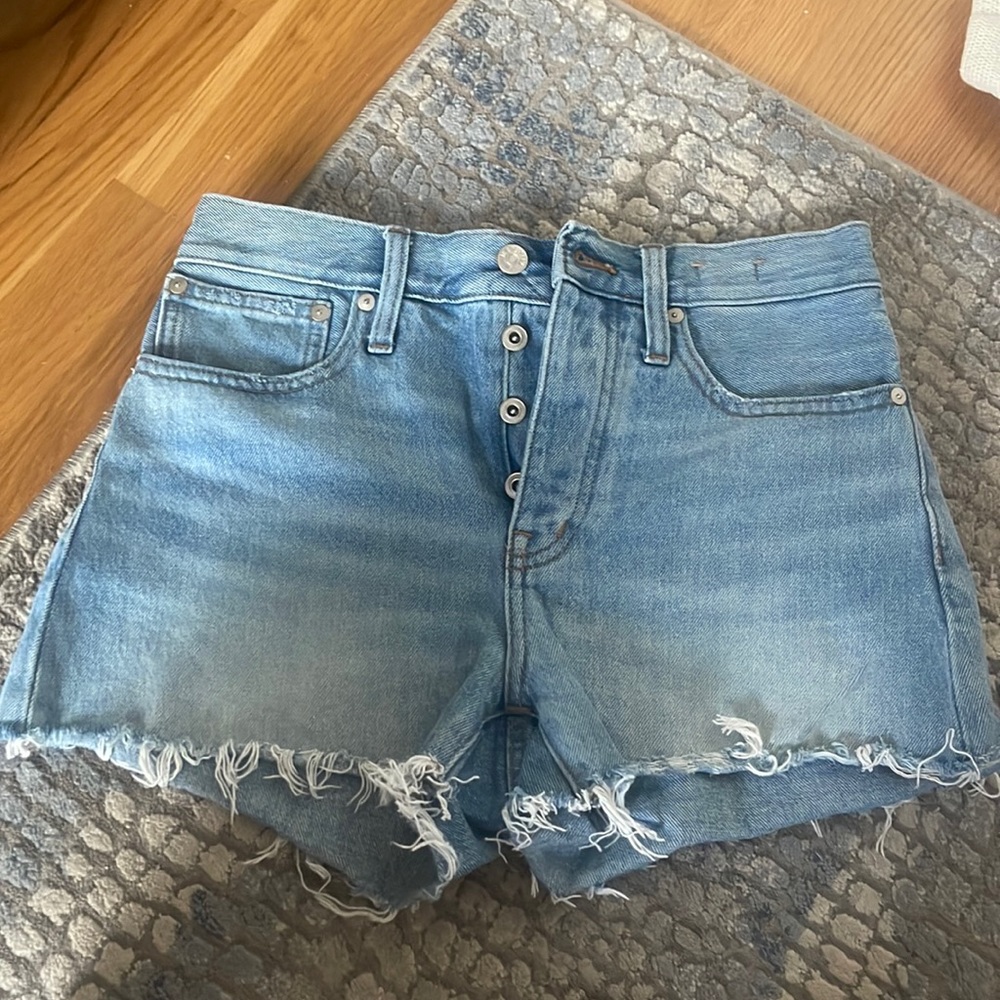 Madewell relaxed denim short size 24